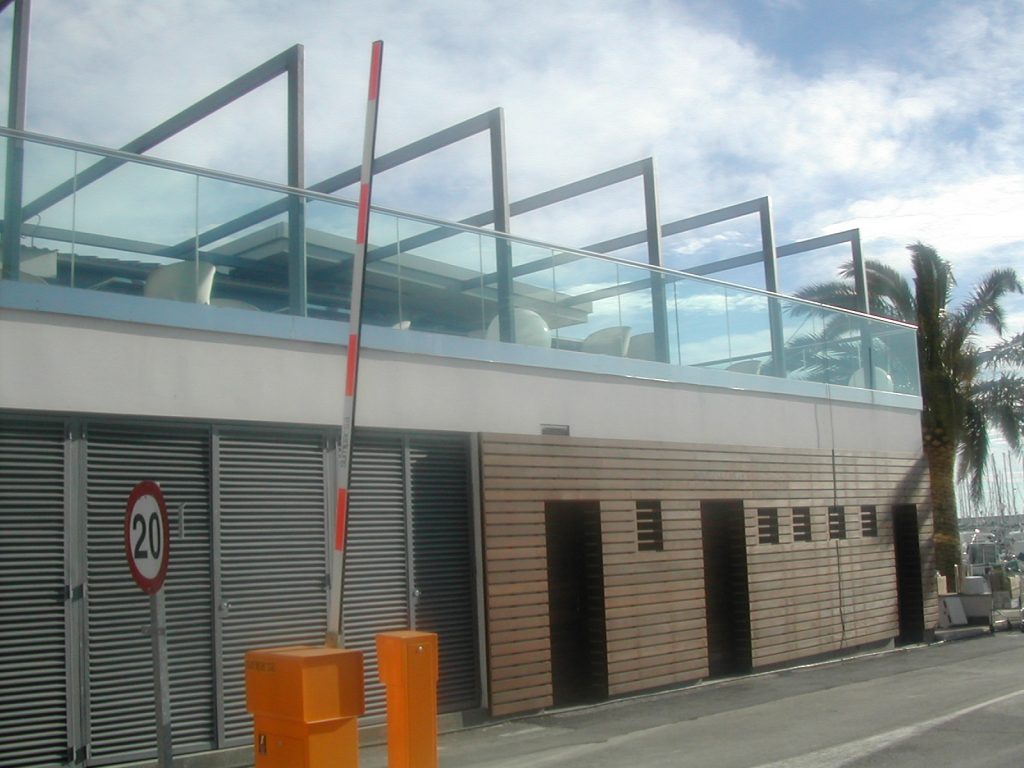 Carpintería de aluminio para edificios públicos - Club Nàutic Cambrils