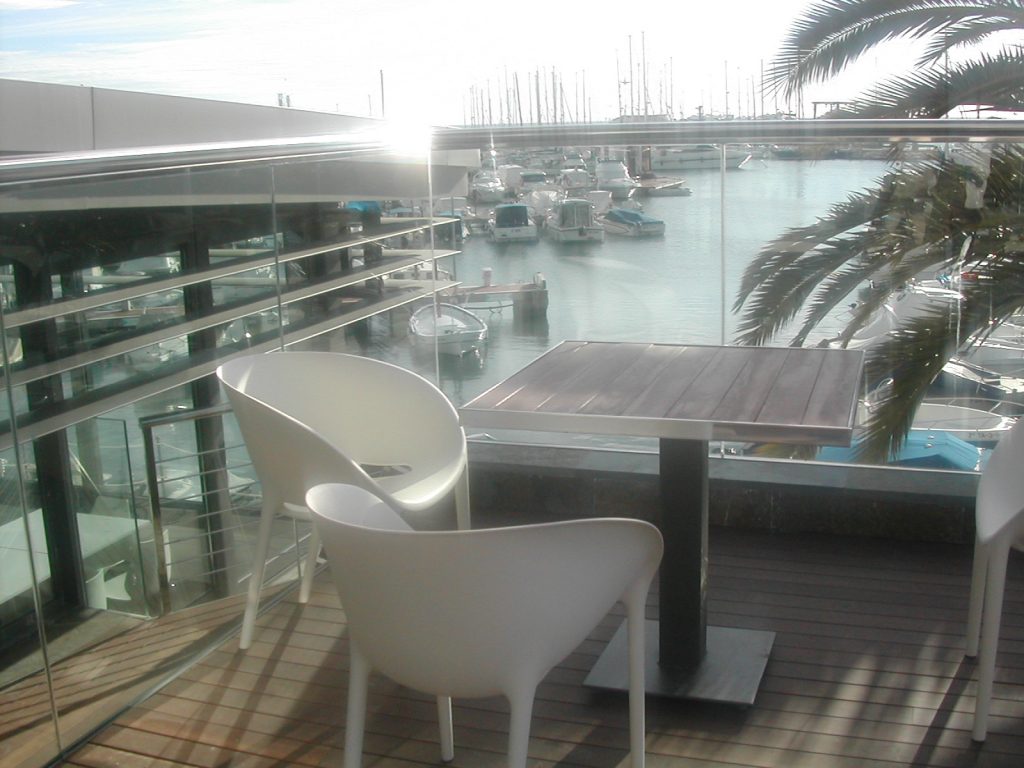 Carpintería de aluminio para edificios públicos - Club Nàutic Cambrils